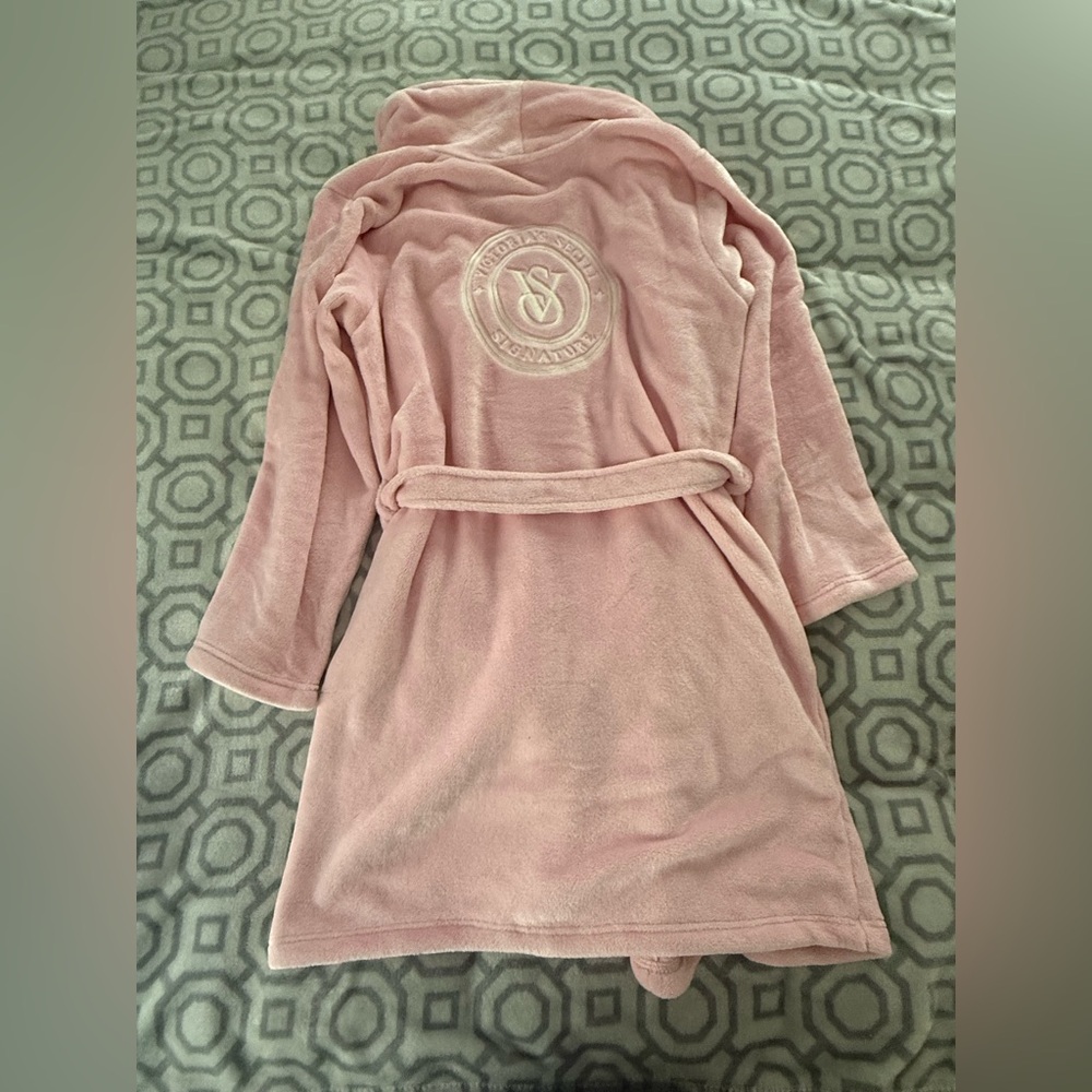 Victoria secret Pink Plush Robe with Belt brand new - Picture 2 of 3